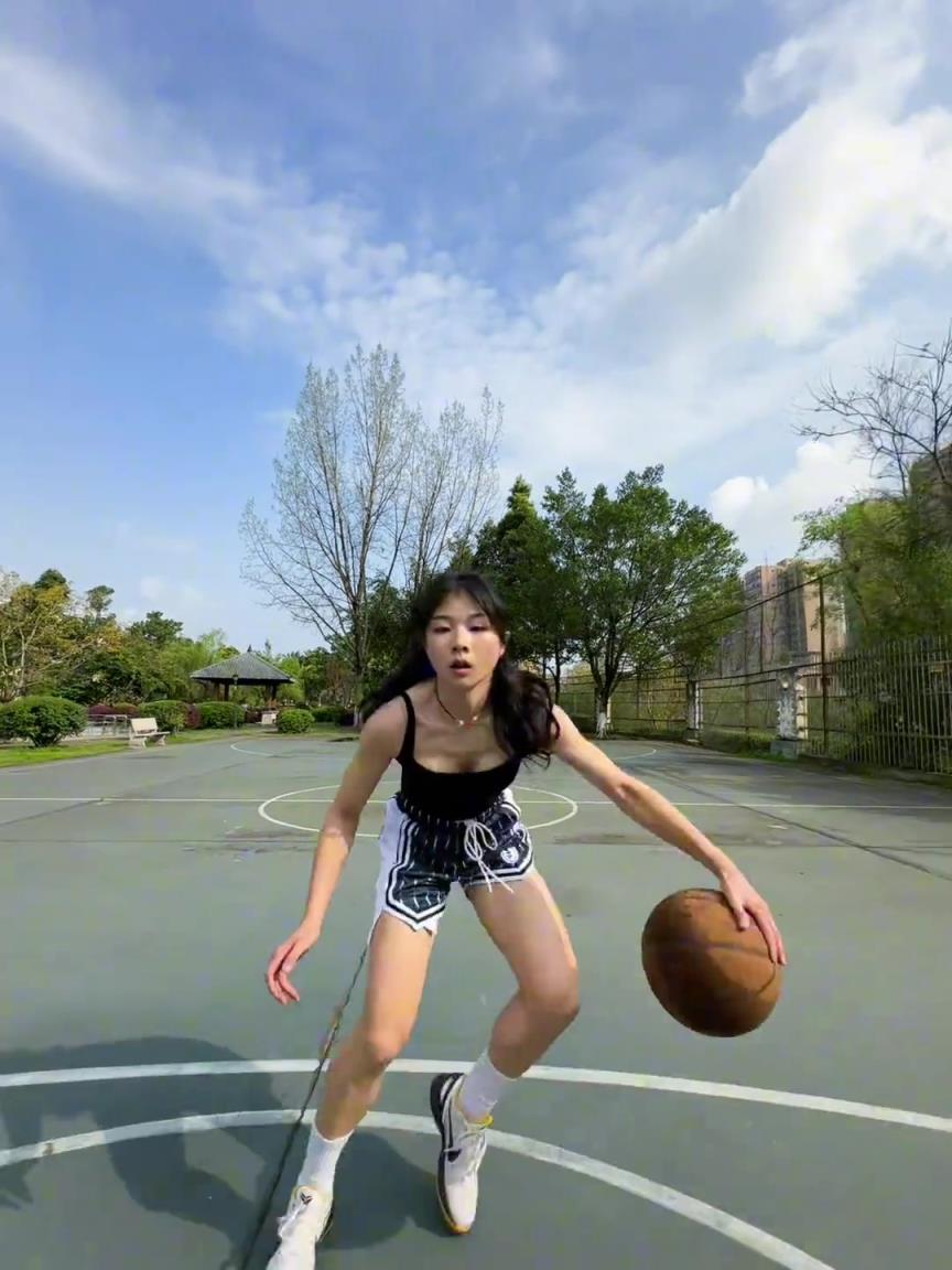 看著有點(diǎn)實(shí)力，敢背打我不？